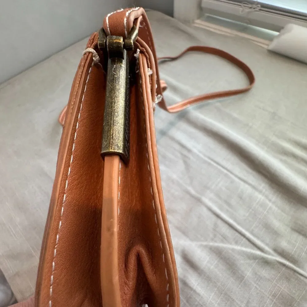 Universal Threads Faux Leather Crossbody Purse – 7.5